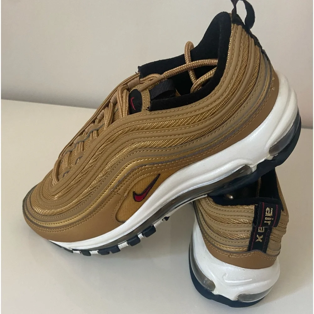 Nike cushioned no athletic